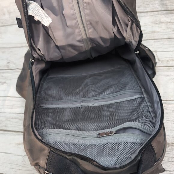 Lululemon Cruiser Backpack Woodland Camo Multi Green - Picture 5 of 10